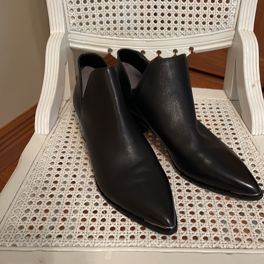 Marc Fisher LTD Mlyilda Black Leather Pointed Toe Ankle Bootie Size 9.5